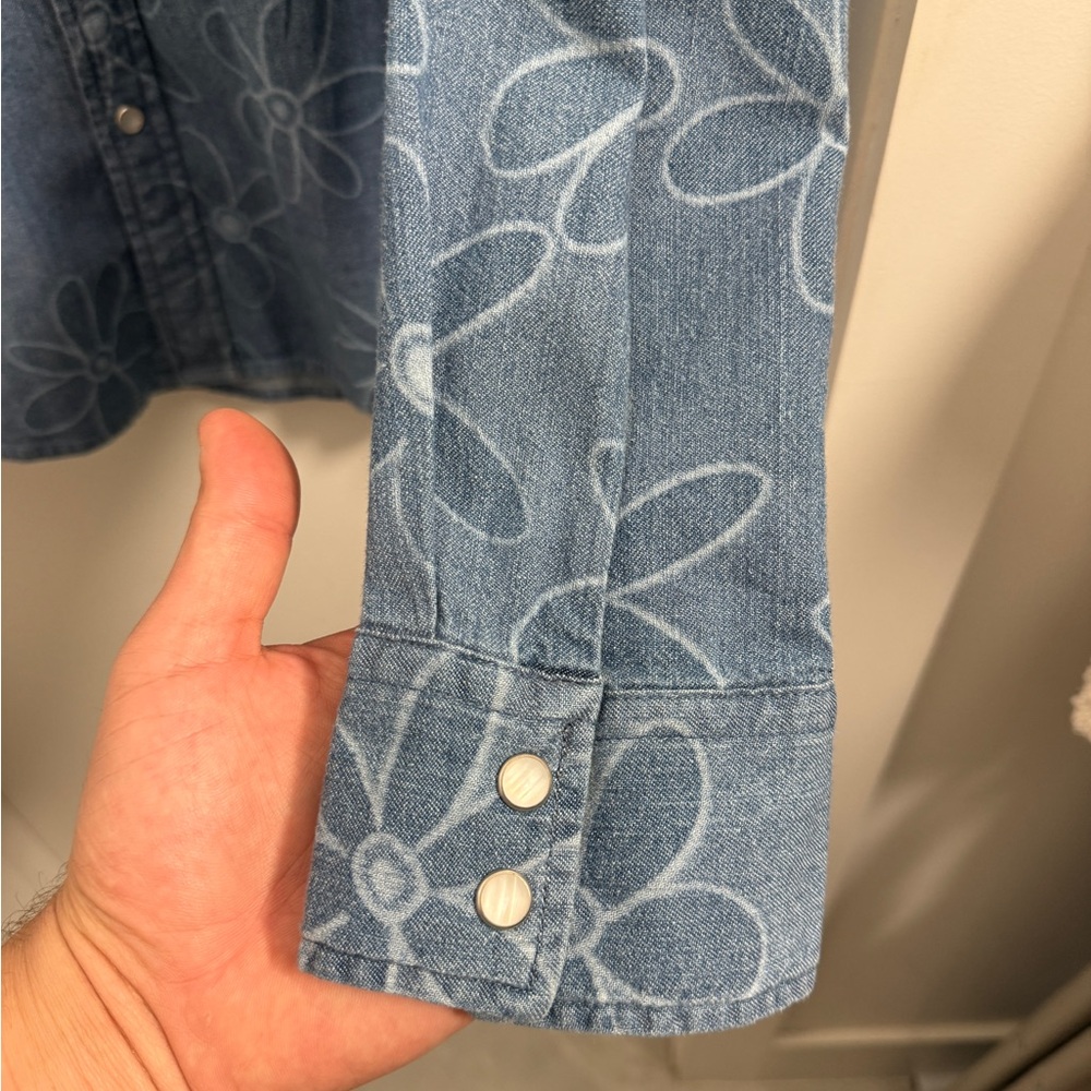 Levi's Blue Denim Shirt with Floral Design - Picture 4 of 4